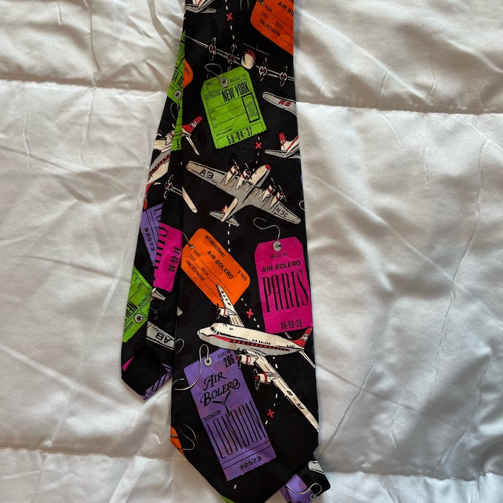 Airplane tie